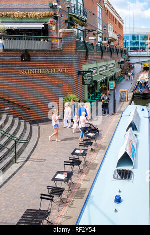 Brindley Place and the Birmingham City Centre Path along the Birmingham New Mainline Canal, Birmingham, England, UK Stock Photo
