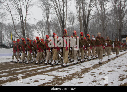 Srinagar, Jan. 24. 26th Jan, 2019. Indian policemen march during a full dress rehearsal for the upcoming India Republic Day parade in Srinagar, the summer capital of India-controlled Kashmir, Jan. 24, 2019. India will celebrate its Republic Day on Jan. 26, 2019. Credit: Javed Dar/Xinhua/Alamy Live News Stock Photo