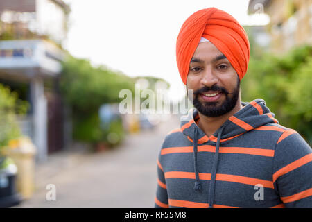 Indian Sikh man wearing turban in the streets outdoors Stock Photo