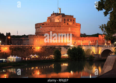 Mausoleum of Hadrian, Castel Sant'Angelo, Castle of the Holy Angel, Mausoleo di Adriano, and the Ponte Sant'Angelo, Bridge of Hadrian, Angels Bridge, 