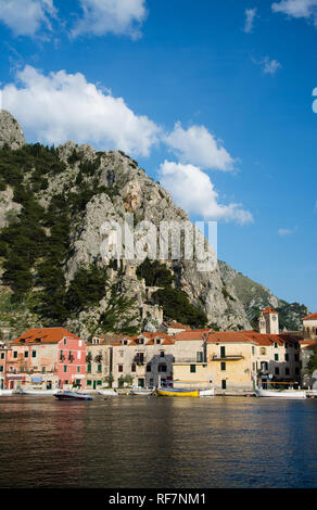 The town Omis lies in the south of Croatia with the mouth of the Cetina in the Adriatic Sea and belongs to Dalmatia., Die Stadt Omis liegt im Süden Kr Stock Photo