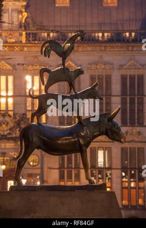 Bremen Town Musicians in the evening, bronze sculpture by Gerhard Marcks, Bremen, Germany Stock Photo