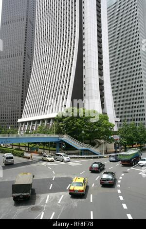 Japan, Tokyo: Shinjuku district. business district, in front Sompo Japan Insurance Office Building Stock Photo