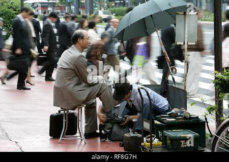 Shoe shine service at Tokyo Station, Tokyo, Japan, Asia Stock Photo