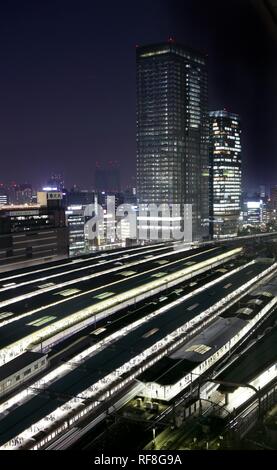 JR-Line regional train and platforms, Tokyo Station, Tokyo, Japan, Asia Stock Photo