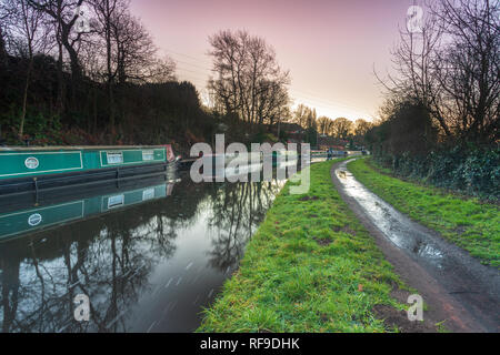 Frosty winter sunrise walk along the Staffordshire and Worcestershire canal Stock Photo
