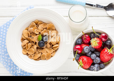 Multi-slag flakes for Breakfast with berries and milk, muesli, corn Stock Photo