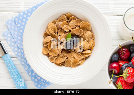 Multi-slag flakes for Breakfast with berries and milk, muesli, corn Stock Photo