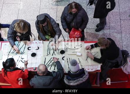 Berlin, Germany. 24th Jan, 2019. Visitors learn traditional Chinese painting in a shopping mall at Potsdamer Platz in Berlin, capital of Germany, on Jan. 24, 2019. 'Happy Chinese New Year,' a series of Chinese cultural celebrations for the upcoming Spring Festival, kicked off in downtown Berlin on Thursday. Credit: Shan Yuqi/Xinhua/Alamy Live News Stock Photo