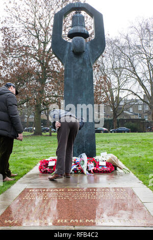London ,UK. 25th January, 2019. Mayors from London and representatives from memorial groups lay wreaths and flowers at the Holocaust Memorial Tree and Soviet War Memorial outside the Imperial War Museum in London. Credit : George Cracknell Wright/Alamy Live News