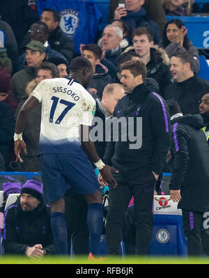 London, UK. 24th Jan 2019. Moussa Sissoko of Spurs comes off injured and talks with Spurs Manager Mauricio Pochettino during the Carabao Cup Semi-Final 2nd leg match between Chelsea and Tottenham Hotspur at Stamford Bridge, London, England on 24 January 2019. Photo by Andy Rowland. Credit: Andrew Rowland/Alamy Live News Stock Photo