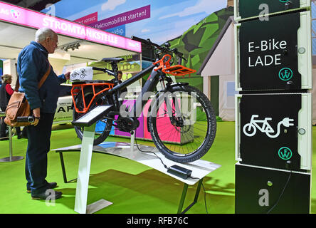 Vintage And New Car And Bike Show In Mumbai India Stock Photo Alamy
