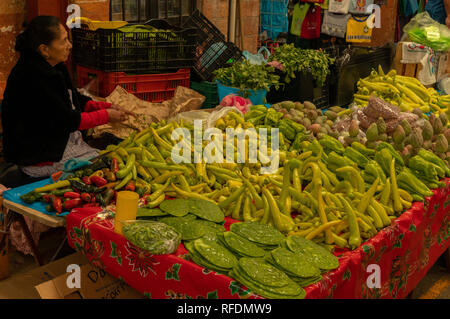 Fruit and vegetable stall, specialising in Prickly Pear fruits and leaves; market, San Miguel de Allende, central Mexico. Stock Photo