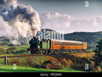 Ex GNR N2 class loco and a Gresley designed Quad-Art set of articulated suburban carriages recreate a commuter train from the mid-1920's. Stock Photo