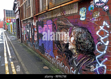 Two old people kissing, art work, Newton St, Northern Quarter, Manchester, M1, England, UK Stock Photo