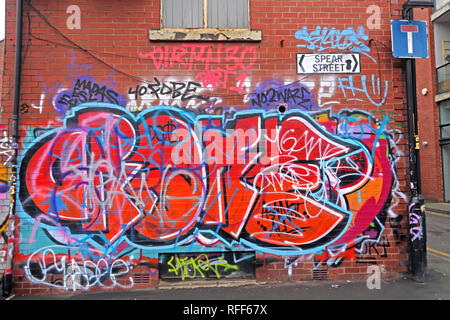 Urban art in Spear Street, Northern Quarter, NQ4, Manchester, North West England, UK, M1 1DF Stock Photo