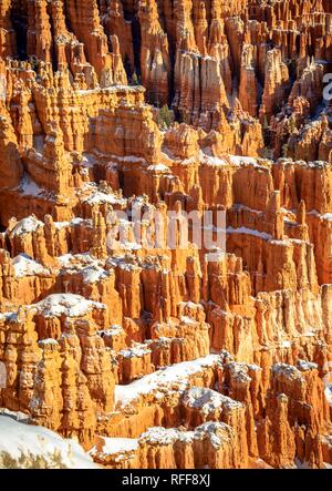 Snow-covered bizarre rocky landscape with Hoodoos in winter, Inspiration Point, Bryce Canyon National Park, Utah, USA Stock Photo