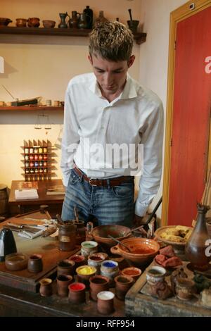 NLD, Netherlands, Amsterdam: Visitor in the Rembrandt House Museum (Rembrandthuis) looking at paint pots Stock Photo