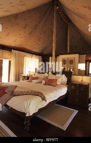 Oberoi Hotel and Resort Rajvilas, bedroom, Jaipur, Rajasthan, India Stock Photo