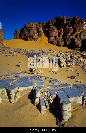 TASSILI N’AJJER, ALGERIA - JANUARY 10, 2002: rock towers the sand dunes of the Algerian Sahara desert, Africa, Tassili N'Ajjer National Park Stock Photo