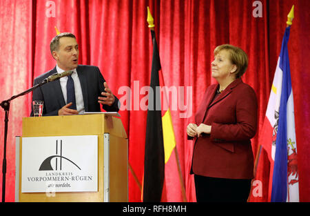 Trinwillershagen, Germany. 25th Jan, 2019. Stefan Kerth (SPD, l), District Administrator, welcomes Angela Merkel (CDU), Federal Chancellor, on stage at the traditional New Year's reception of the district of Vorpommern-Rügen. Merkel represents the constituency with a direct mandate in the Bundestag. Credit: Bernd Wüstneck/dpa/Alamy Live News Stock Photo