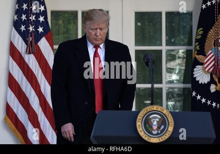 Washington, DC. 25th Jan, 2019. United States President Donald J. Trump makes his way to the podium to announce that a deal has been reached to reopen the government through Feb. 15 during an event in the Rose Garden of the White House January 25, 2019 in Washington, DC. Credit: Olivier Douliery/Pool via CNP | usage worldwide Credit: dpa/Alamy Live News Credit: dpa picture alliance/Alamy Live News Stock Photo