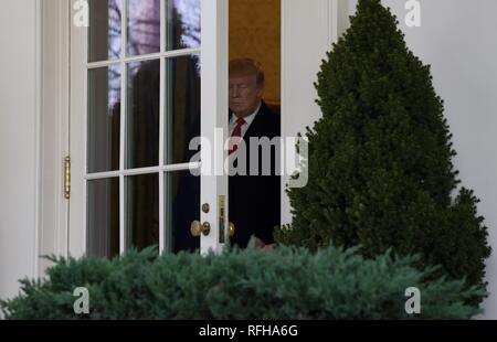 Washington, DC. 25th Jan, 2019. United States President Donald J. Trump is seen inside the Oval Office before making a statement on shutdown during an event in the Rose Garden of the White House January 25, 2019 in Washington, DC. Credit: Olivier Douliery/Pool via CNP | usage worldwide Credit: dpa/Alamy Live News Credit: dpa picture alliance/Alamy Live News Stock Photo