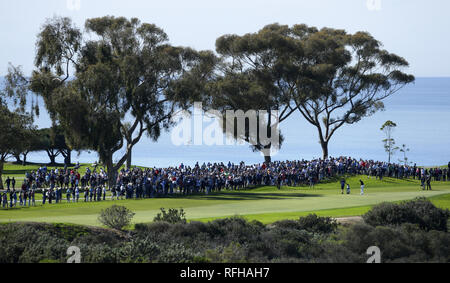 San Diego, California, USA. 25th Jan, 2019. Fans follow TIGER WOODS group during the second round of the Farmers Insurance Open at Torrey Pines Golf Course. Credit: KC Alfred/ZUMA Wire/Alamy Live News Stock Photo