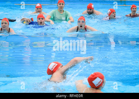 Tooting Bec, London, UK, 26th Jan 2019. The Crisis charity race. The 8th UK Cold Water Swimming Championships get under way at Tooting Bec Lido in South London. Over 700 swimmers and dippers in various categories are cheered on by the crowds, including 30-yards traditional ‘head-up’ breaststroke, 30m ice fly, 90m freestyle dash and the ‘Big Splash’ Crisis charity jump-in with over 70 hardy dippers, in aid of the homeless charity.  degrees. Credit: Imageplotter News and Sports/Alamy Live News Stock Photo