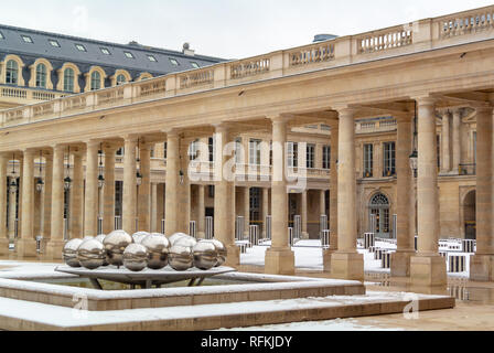 Fontaines de pol bury and the Conseil d'État, the Constitutional Council, and the Ministry of Culture, Palais Royal, Paris, France Stock Photo