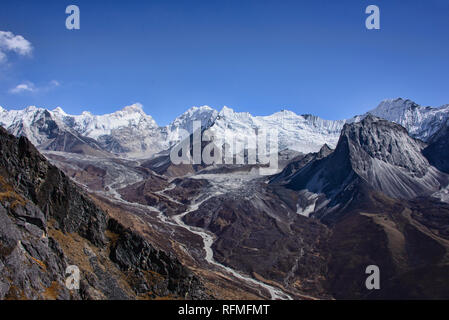 Taboche and Cholatse view from Nangkar Tshang near Dingboche, Nepal, Himalaya, Khumbu Himal Stock Photo