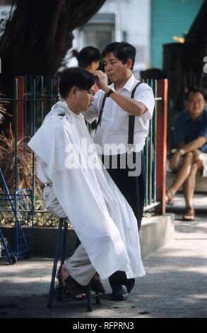 Street hairdresser, Kowloon, Hong Kong, China Stock Photo