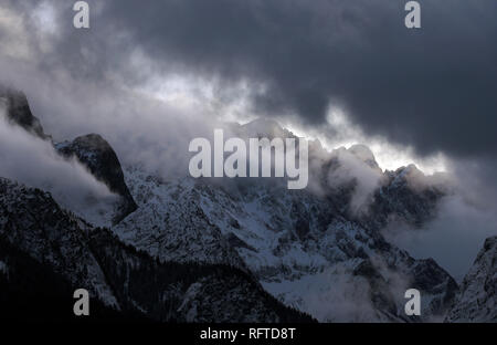 Garmisch Partenkirchen, Germany. 26th Jan, 2019. Partly covered with clouds are the snow-covered Alps. Credit: Karl-Josef Hildenbrand/dpa/Alamy Live News Stock Photo