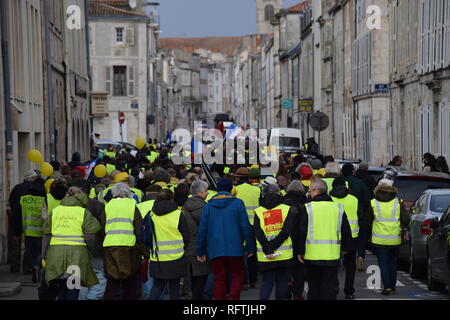 La Rochelle, France. 26th January, 2019. In La Rochelle, this Saturday, January 26, 2019, the rally counted more than a thousand protesters. Within the procession, formed of Rochelais but also of inhabitants of all the department, several syndicalists of the CGT, Sud Solidaires and the FSU were present. In the middle of the afternoon, more than 300 yellow vests blocked the northern entrance to the city, the N11 arriving from Niort and the ring road to the Ile de Ré. Credit: Fabrice Restier/Alamy Live News Stock Photo