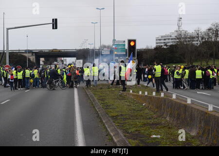 La Rochelle, France. 26th January, 2019. In La Rochelle, this Saturday, January 26, 2019, the rally counted more than a thousand protesters. Within the procession, formed of Rochelais but also of inhabitants of all the department, several syndicalists of the CGT, Sud Solidaires and the FSU were present. In the middle of the afternoon, more than 300 yellow vests blocked the northern entrance to the city, the N11 arriving from Niort and the ring road to the Ile de Ré. Credit: Fabrice Restier/Alamy Live News Stock Photo