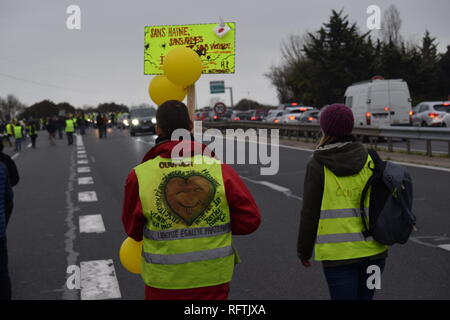 La Rochelle, France. 26th January, 2019. In La Rochelle, this Saturday, January 26, 2019, the rally counted more than a thousand protesters. Within the procession, formed of Rochelais but also of inhabitants of all the department, several syndicalists of the CGT, Sud Solidaires and the FSU were present. In the middle of the afternoon, more than 300 yellow vests blocked the northern entrance to the city, the N11 arriving from Niort and the ring road to the Ile de Ré. Credit: Fabrice Restier/Alamy Live News Stock Photo