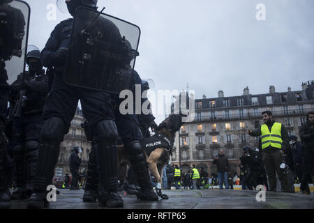 Paris, Ile de France, France. 26th Jan, 2019. A police dog is seen barking along with the riot police during a demonstration against macron policies. Yellow vest protestors gathered and march on the streets of Paris another Saturday on what they call the Act XI against the French president Emmanuel Macron policies. Credit: Bruno Thevenin/SOPA Images/ZUMA Wire/Alamy Live News Stock Photo