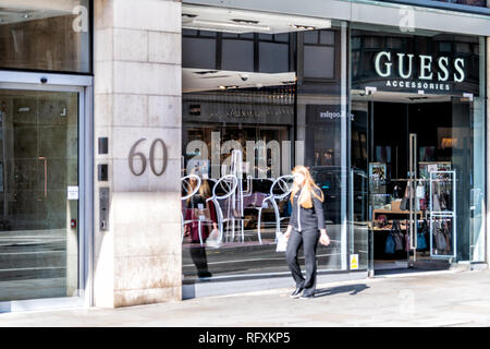 Intrusion undervandsbåd Umulig GUESS store and people shopping on Regent Street, London, England, UK Stock  Photo - Alamy