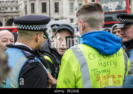 London,UK. 26 January, 2019. Right-wing yellow vest protesters try to block traffic at Trafalgar Square. David Rowe/Alamy Live News. Stock Photo
