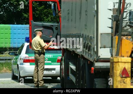 DEU, Germany, NRW: Controll of trucks at the highway A4 near Cologne. The police officers check the security of the cargo, the Stock Photo