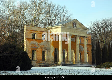 Ruins of the destroyed Habsburg Palace in the arboretum in Alcsútdoboz, Hungary. Az elpusztult Habsburg-palota romjai Alcsútdobozon. Stock Photo