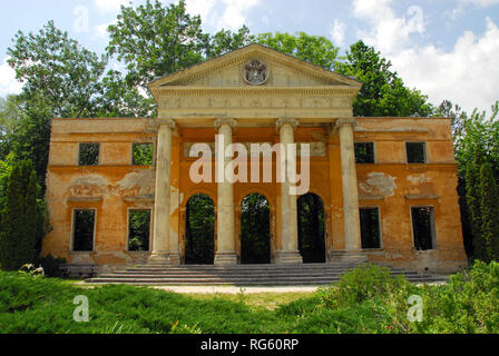 Ruins of the destroyed Habsburg Palace in Alcsútdoboz, Hungary. Az elpusztult Habsburg-palota romjai Alcsútdobozon. Stock Photo