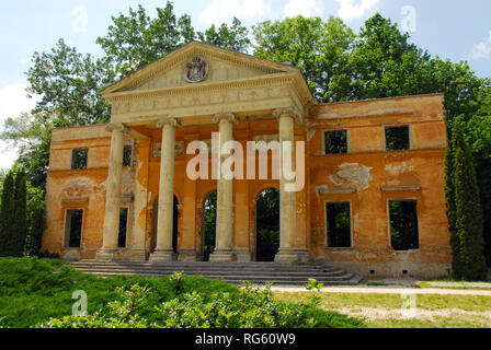 Ruins of the destroyed Habsburg Palace in Alcsútdoboz, Hungary. Az elpusztult Habsburg-palota romjai Alcsútdobozon. Stock Photo