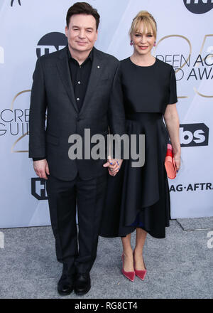 Los Angeles, United States. 27th Jan, 2019. LOS ANGELES, CA, USA - JANUARY 27: Actor Mike Myers and wife Kelly Tisdale arrive at the 25th Annual Screen Actors Guild Awards held at The Shrine Auditorium on January 27, 2019 in Los Angeles, California, United States. (Photo by Xavier Collin/Image Press Agency) Credit: Image Press Agency/Alamy Live News Stock Photo