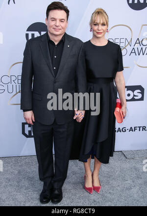 Los Angeles, United States. 27th Jan, 2019. LOS ANGELES, CA, USA - JANUARY 27: Actor Mike Myers and wife Kelly Tisdale arrive at the 25th Annual Screen Actors Guild Awards held at The Shrine Auditorium on January 27, 2019 in Los Angeles, California, United States. (Photo by Xavier Collin/Image Press Agency) Credit: Image Press Agency/Alamy Live News Stock Photo