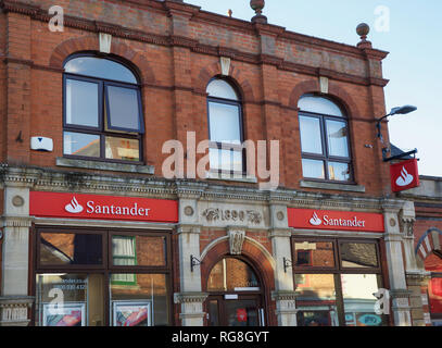 Oakham, Rutland, UK. 28th January 2019. Santander Oakham Branch closes on the 25th April 2019 as staff have been promised that they may be located at other branches. Across the UK over 1,200 jobs are at risk.This comes as Tesco announced today that 9,000 jobs may be hit in a restructure.Credit: Keith Larby/Alamy Live News Stock Photo