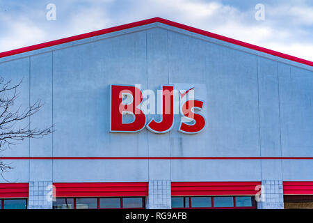 Bjs wholesale warehouse hi-res stock photography and images - Alamy