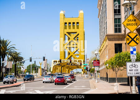 April 14, 2018 Sacramento / CA / USA - Car stopped at a light traffic in downtown, waiting to cross the Tower Bridge Stock Photo