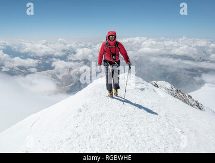 Russia, Upper Baksan Valley, Caucasus, Mountaineer ascending Mount Elbrus Stock Photo