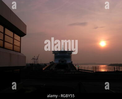 AJAXNETPHOTO. 2011. DUNKERQUE, FRANCE. - FERRY TERMINAL - SUN SETTING BEHIND DFDS DOVER FERRY WAITING TO LOAD. PHOTO:JONATHAN EASTLAND/AJAX REF:GR111006 12781 Stock Photo